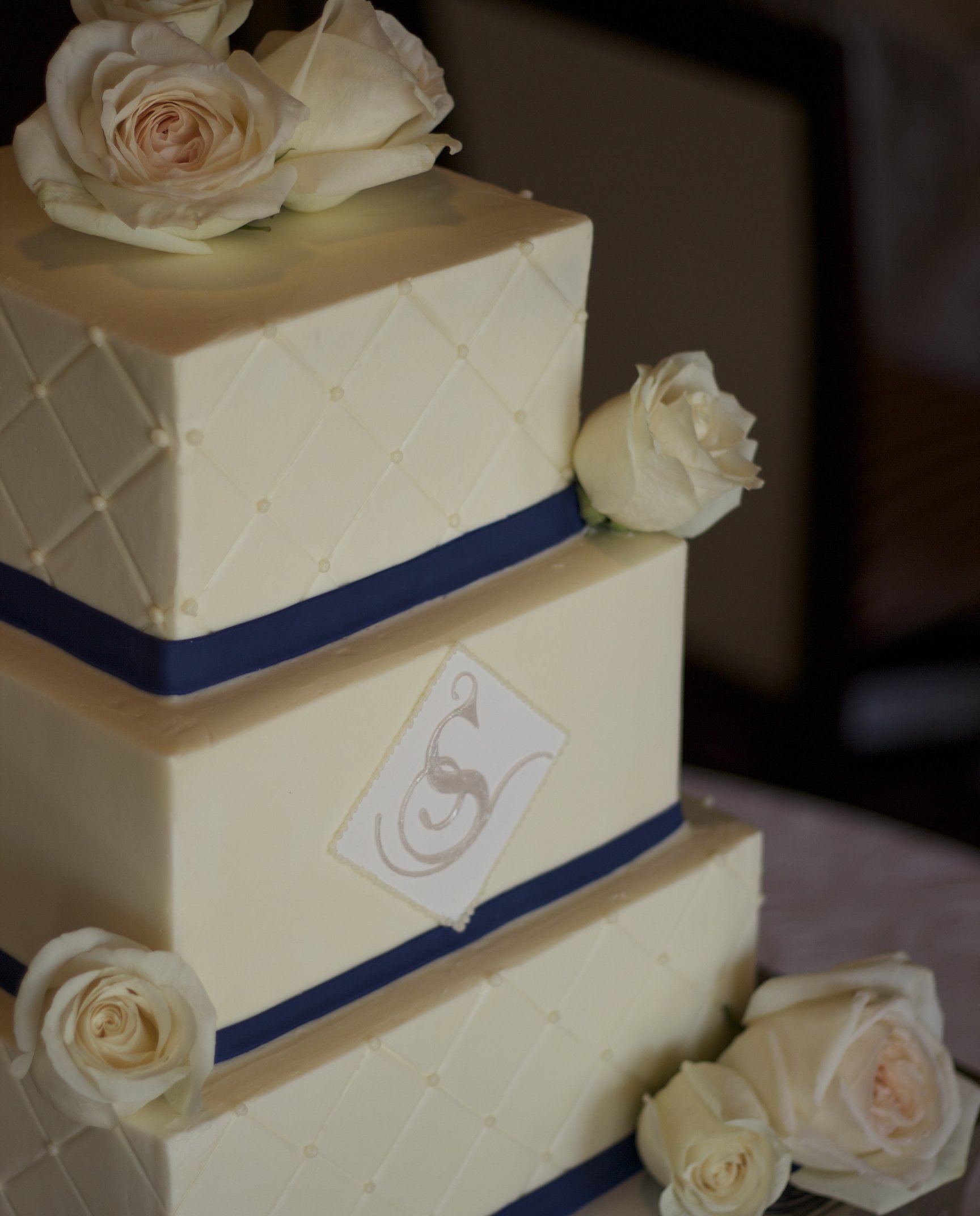 52 Gorgeous Square Wedding Cake Ideas - Weddingomania